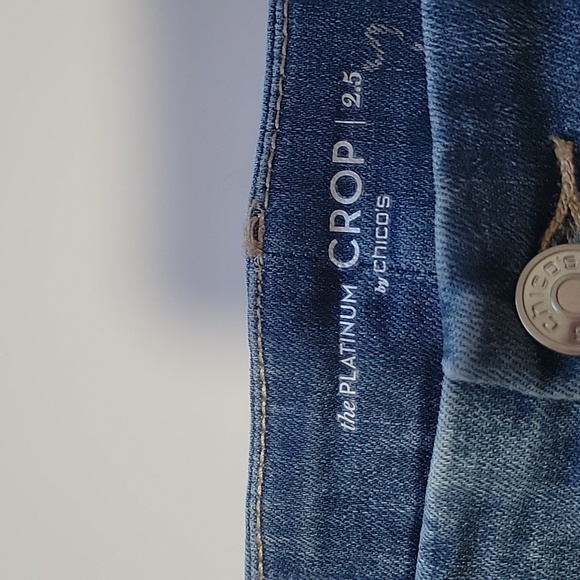 Chico's Blue Embroidered Cropped Jeans Sz 2.5 - Picture 2 of 16
